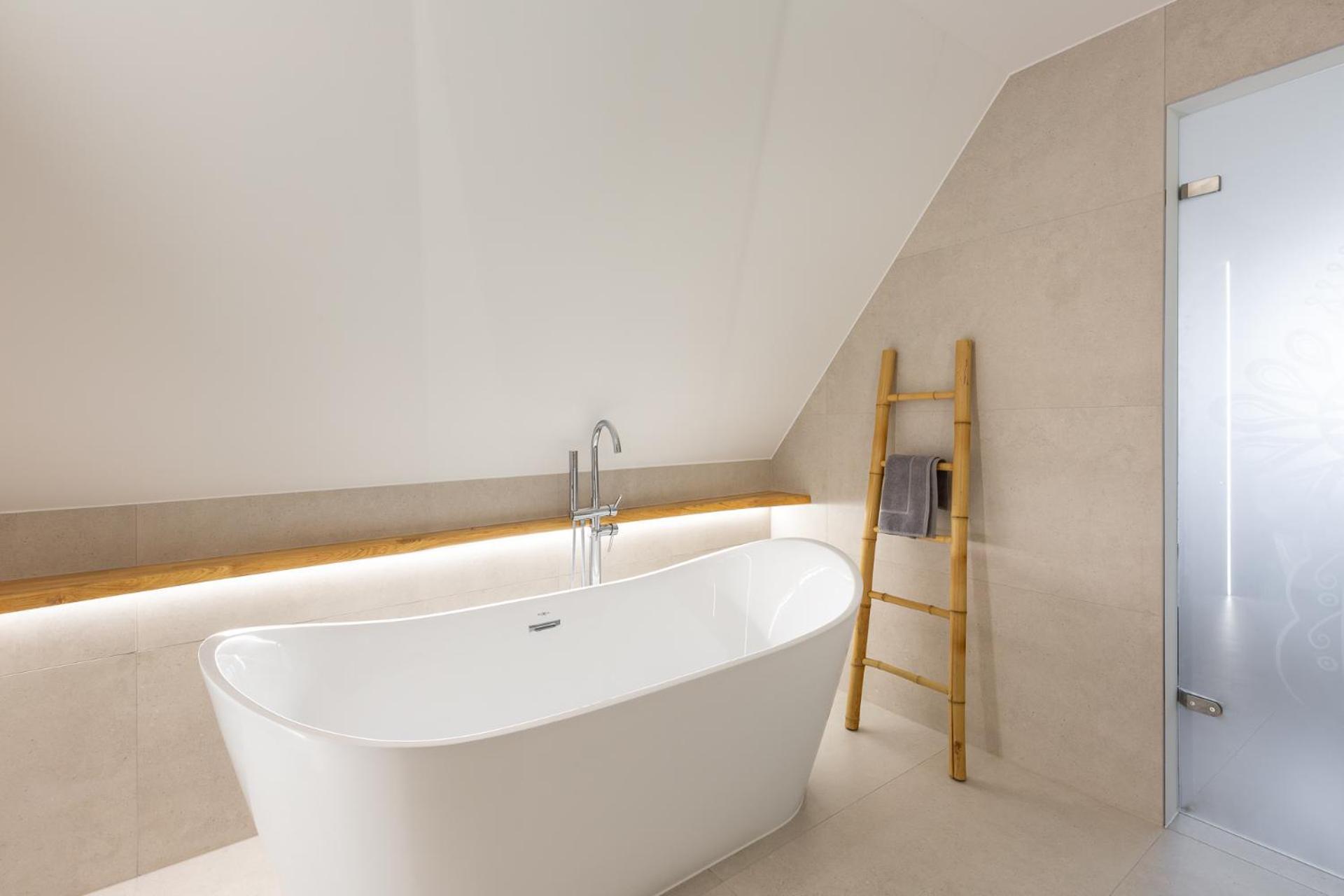 House For 20 People With A Private And Bar Koma House