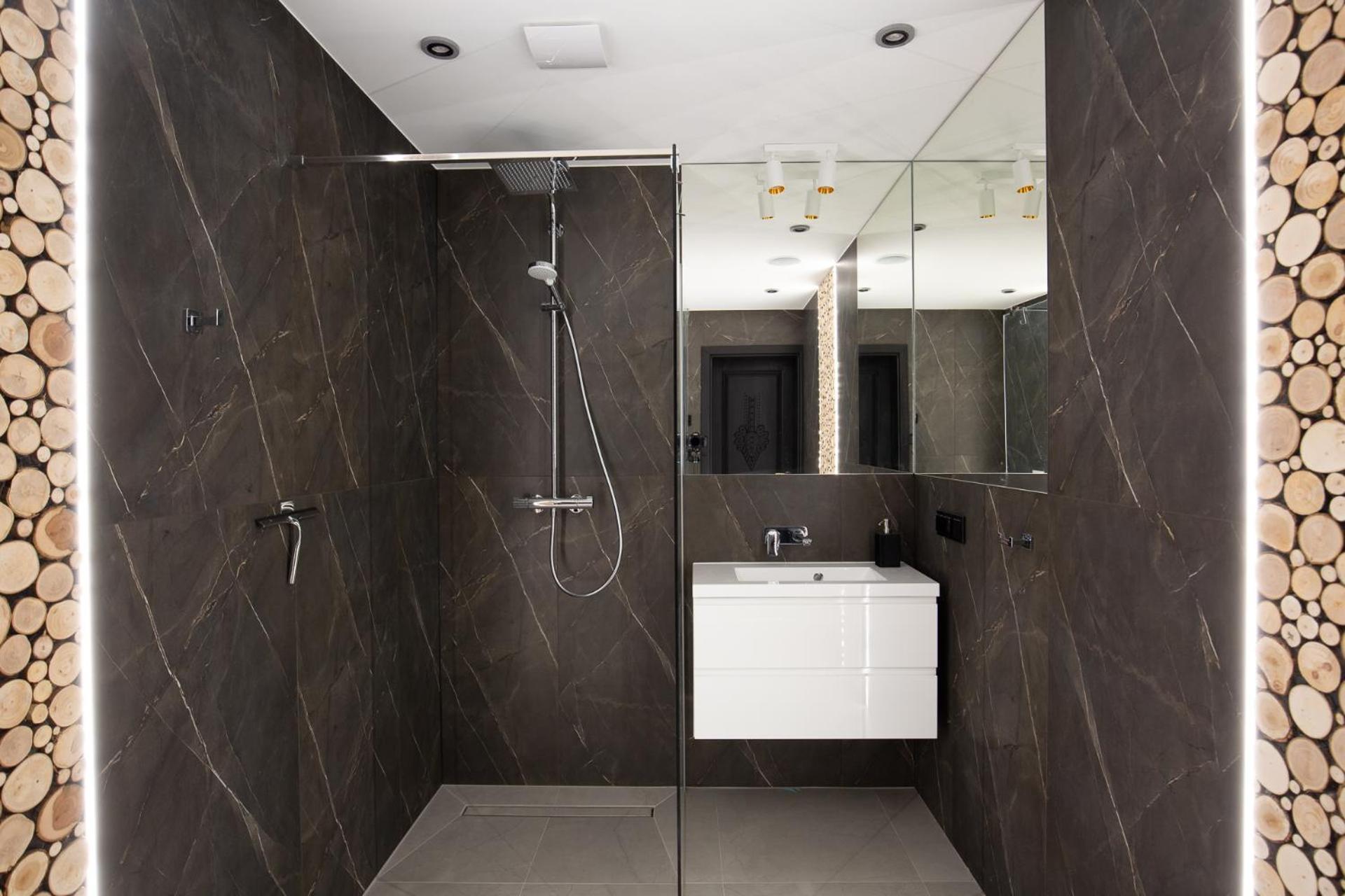 House For 20 People With A Private And Bar Koma House * Sidzina
