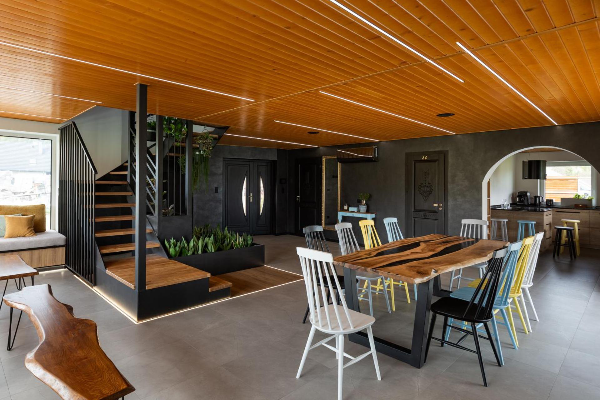 House For 20 People With A Private And Bar Koma House *