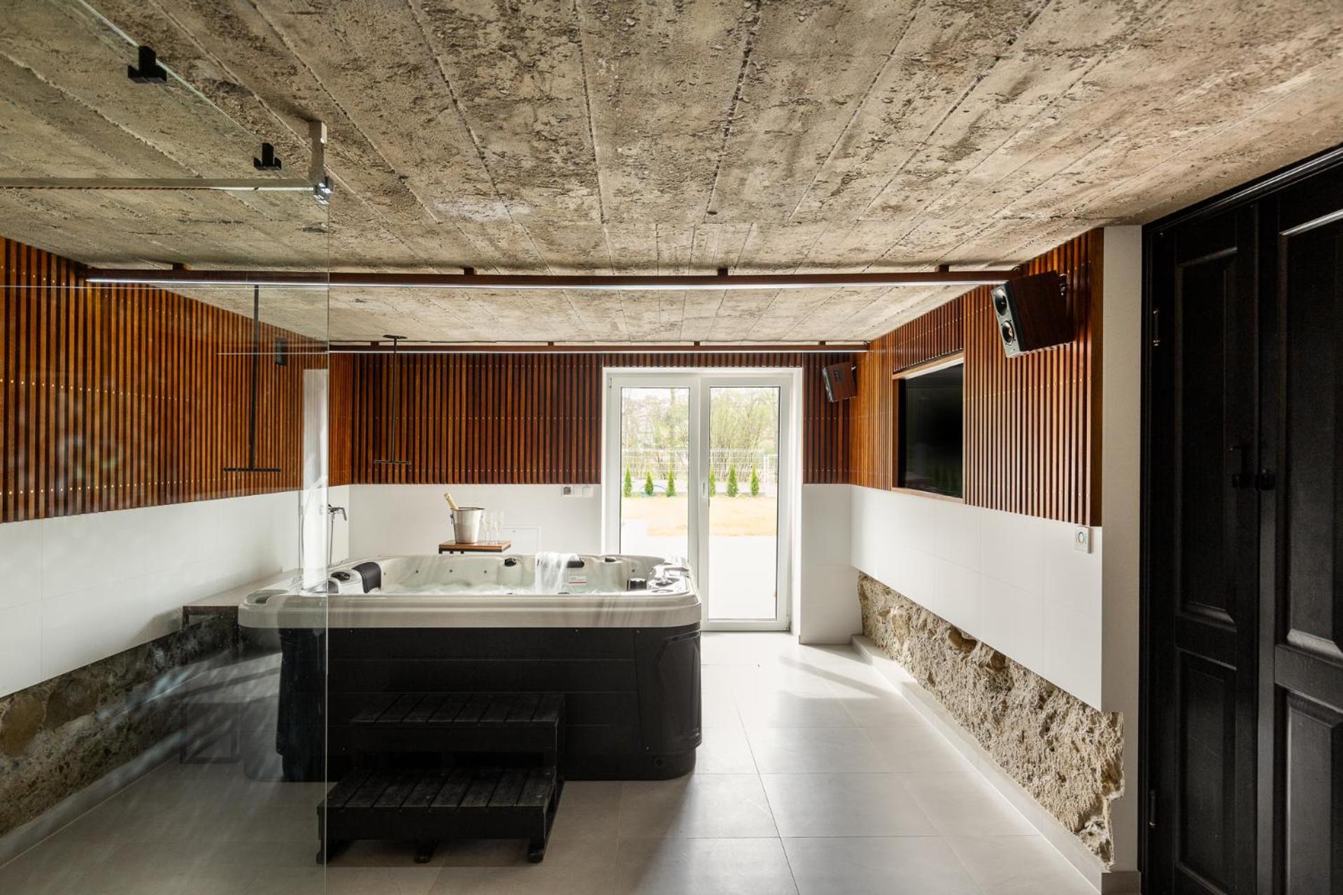 Villa House For 20 People With A Private And Bar Koma House