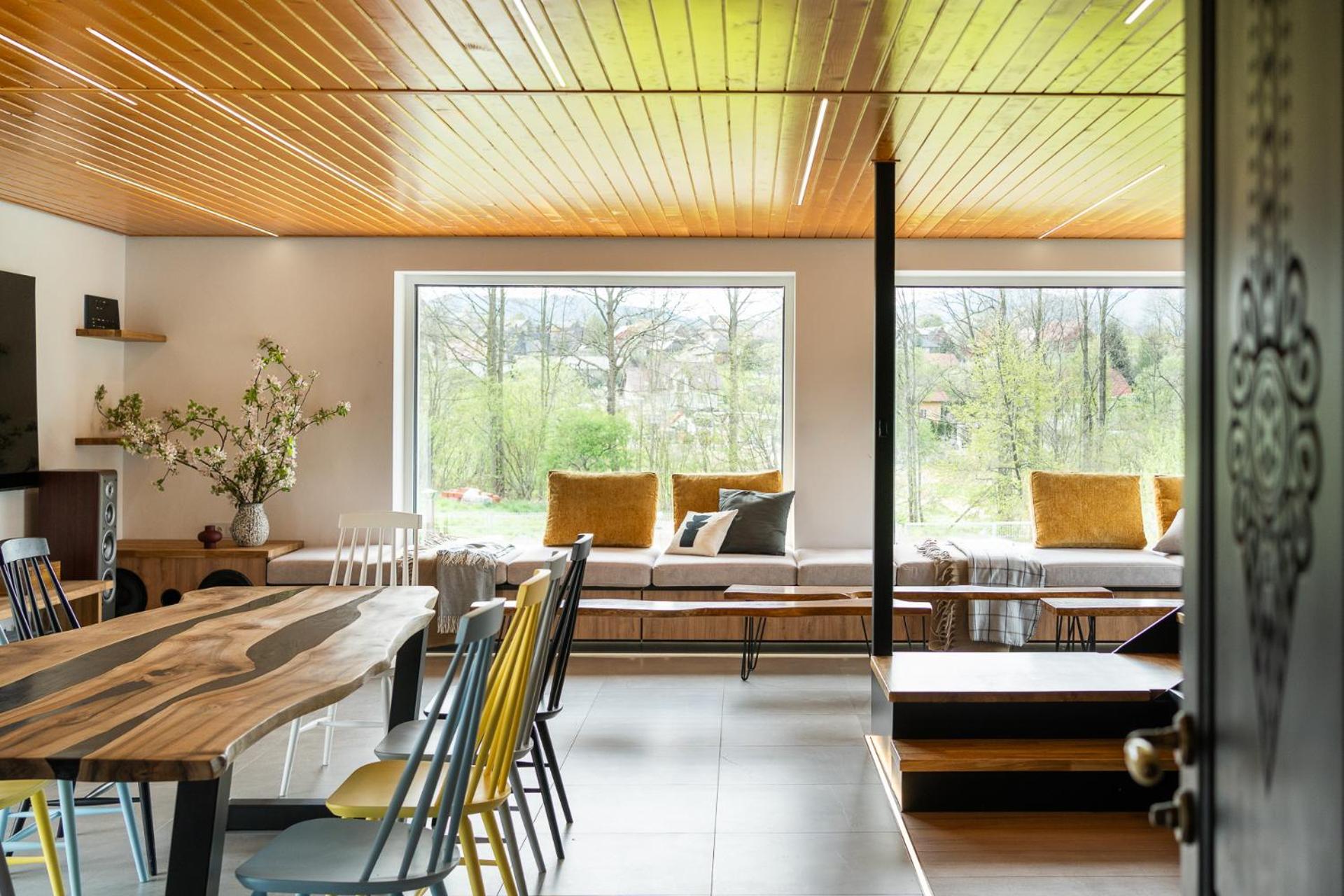 Vila House For 20 People With A Private And Bar Koma House