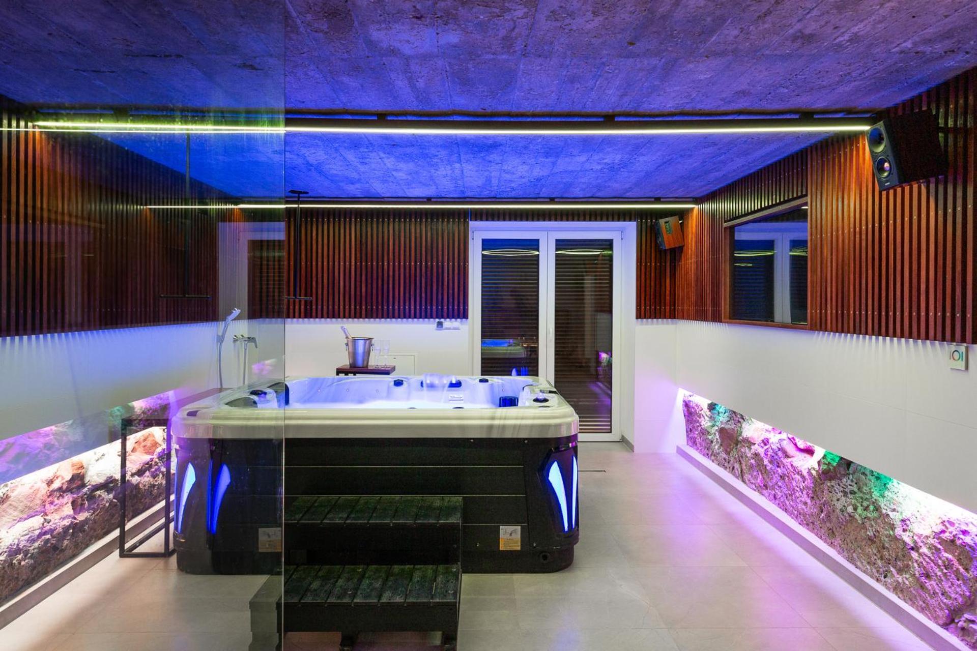 Villa House For 20 People With A Private And Bar Koma House Sidzina