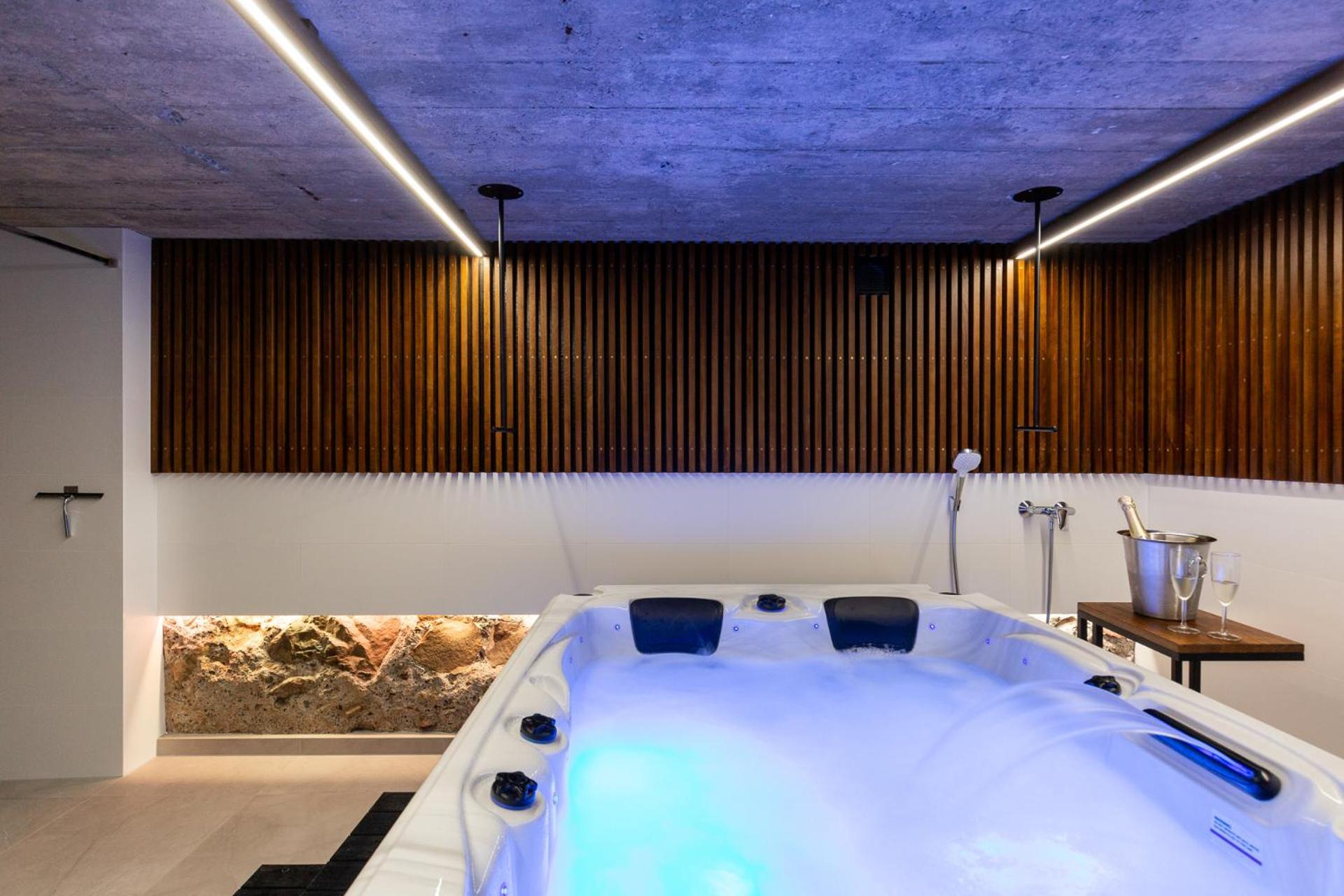 House For 20 People With A Private And Bar Koma House Villa *