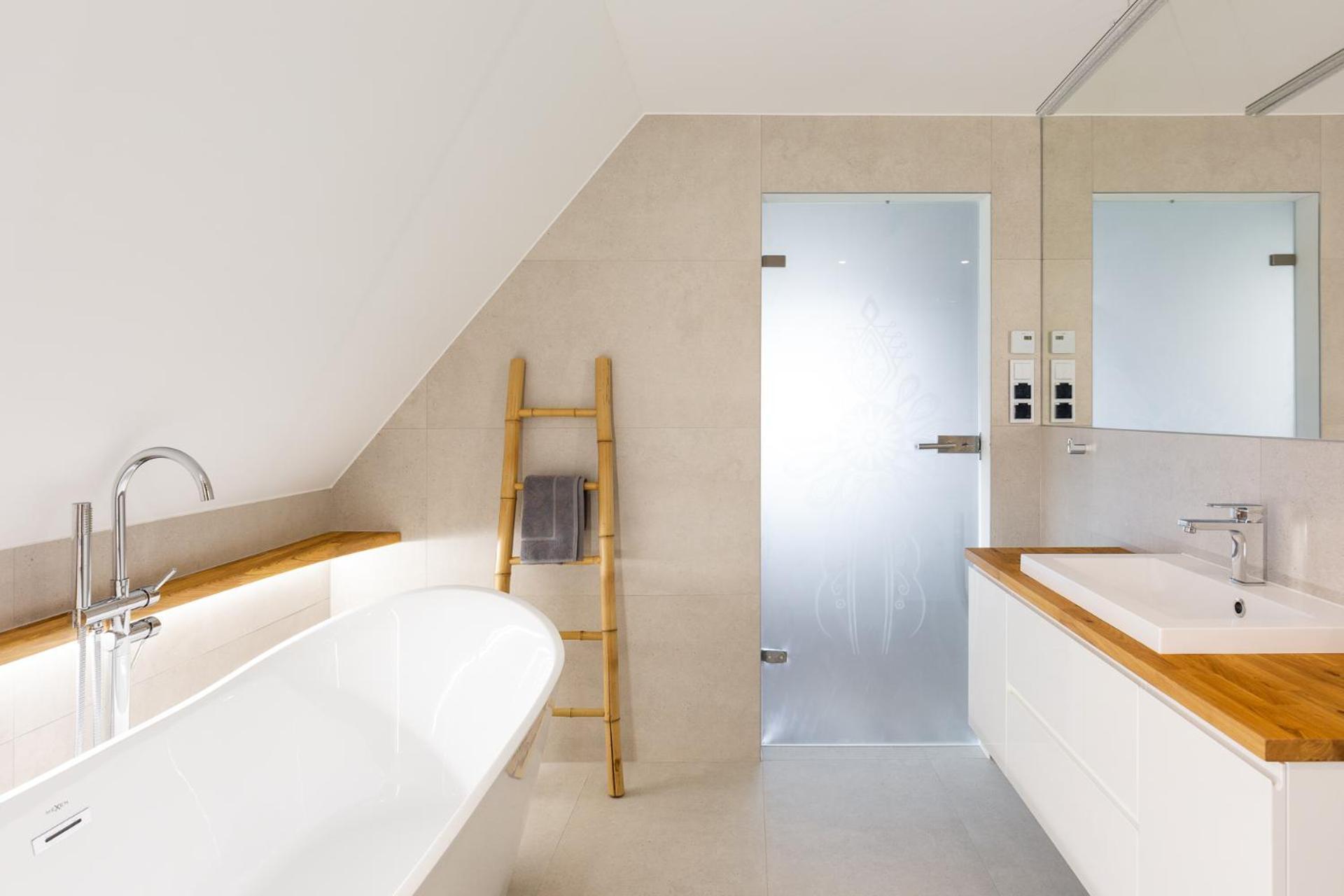 House For 20 People With A Private And Bar Koma House *