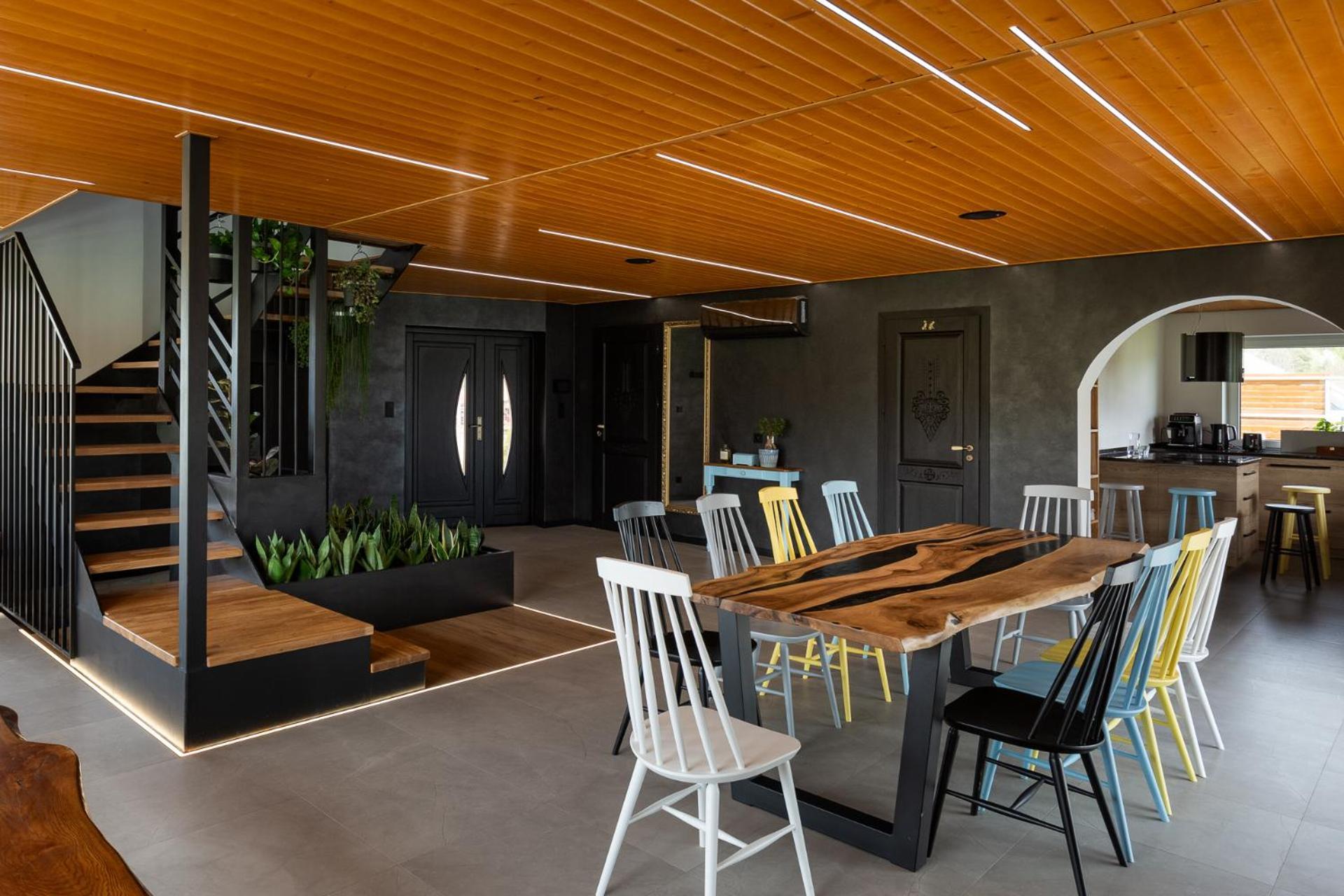 House For 20 People With A Private And Bar Koma House Sidzina